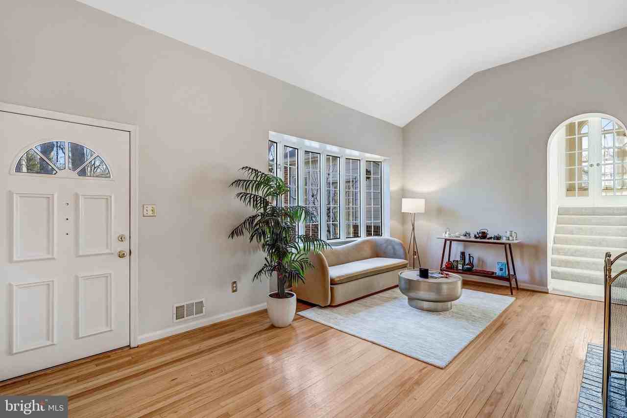 9232 Forest Haven Dr - Photo 3 of 50