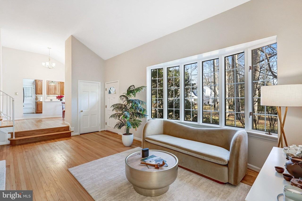 9232 Forest Haven Dr - Photo 5 of 50