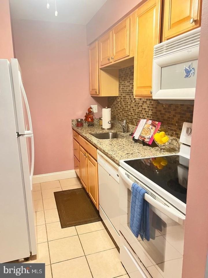 5909 Prince James Dr Apt D #D - Photo 6 of 10