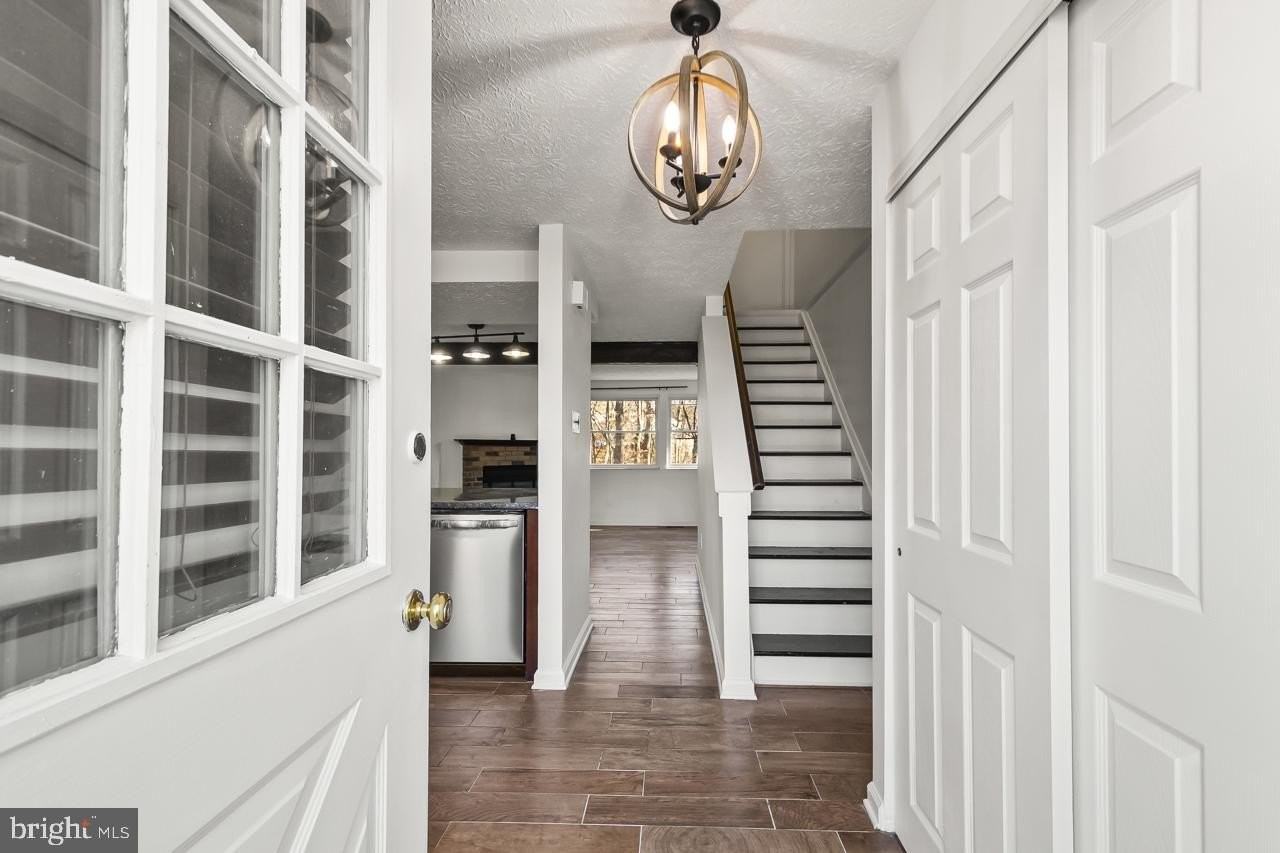 8315 Brookvale Ct - Photo 4 of 40