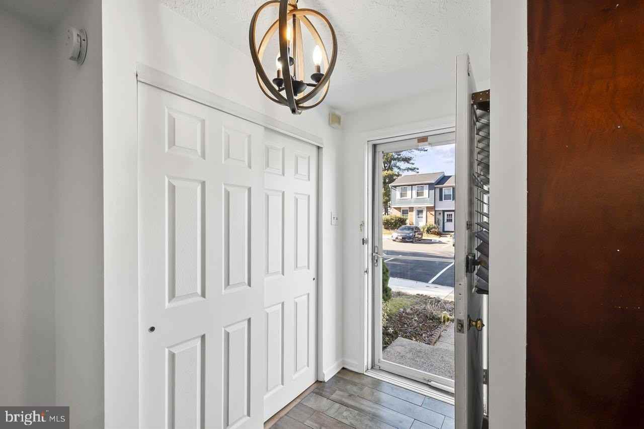 8315 Brookvale Ct - Photo 5 of 40