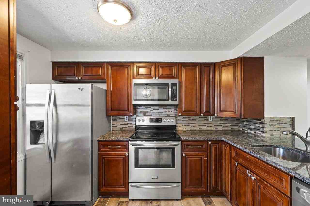 8315 Brookvale Ct - Photo 6 of 40