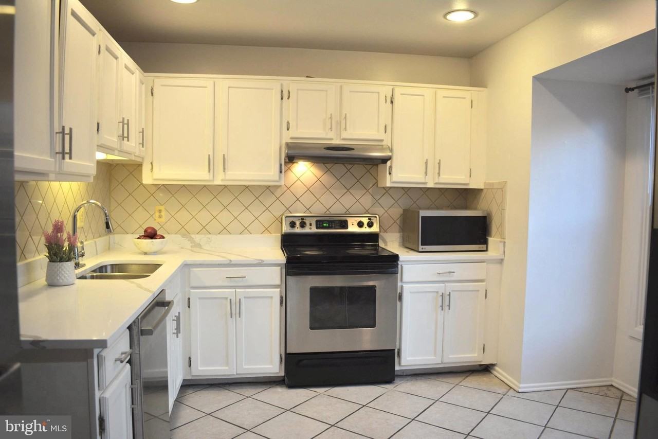 7051 Leewood Forest Dr - Photo 2 of 23