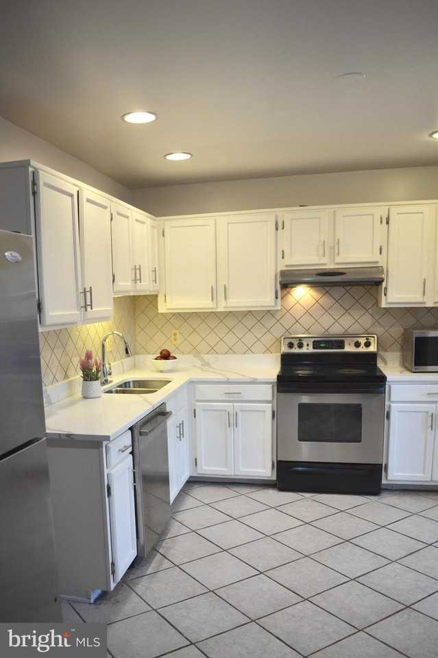 7051 Leewood Forest Dr - Photo 5 of 23