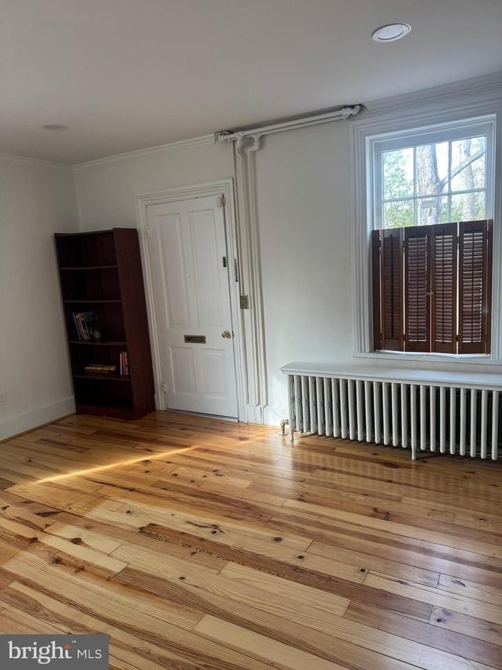 10 Wirt St Nw - Photo 3 of 14