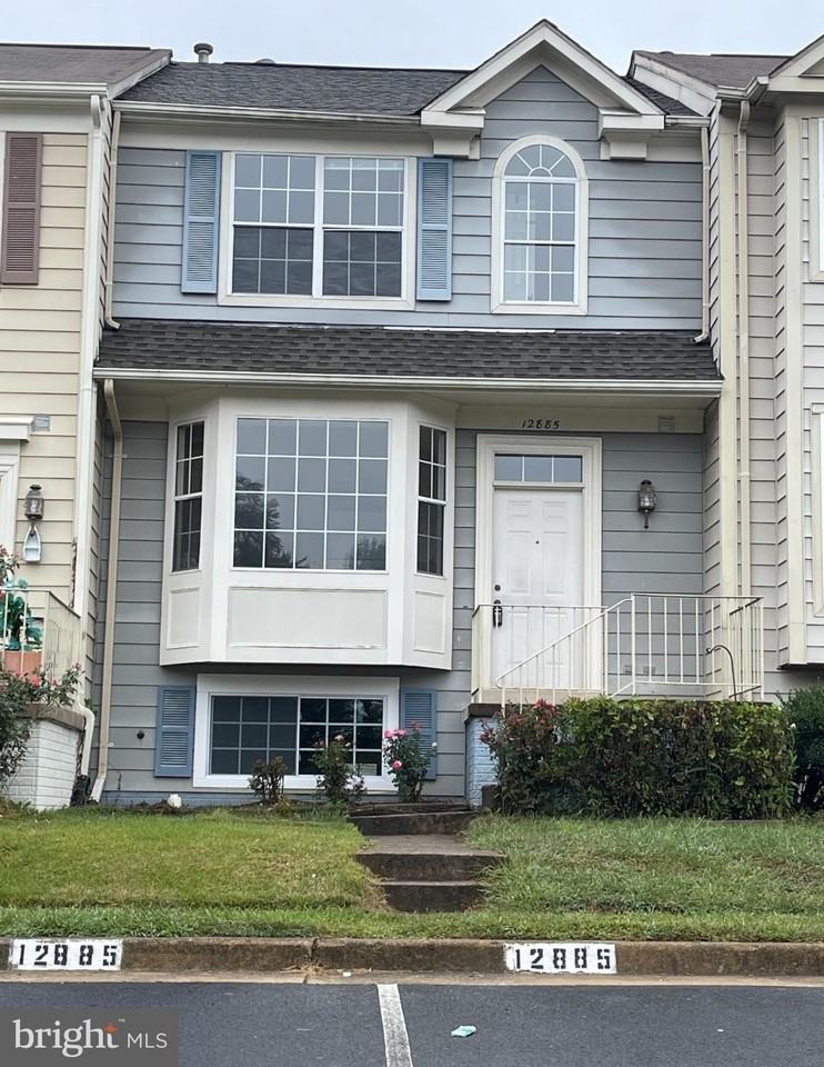 12885 Hyannis Ln - Photo 2 of 31