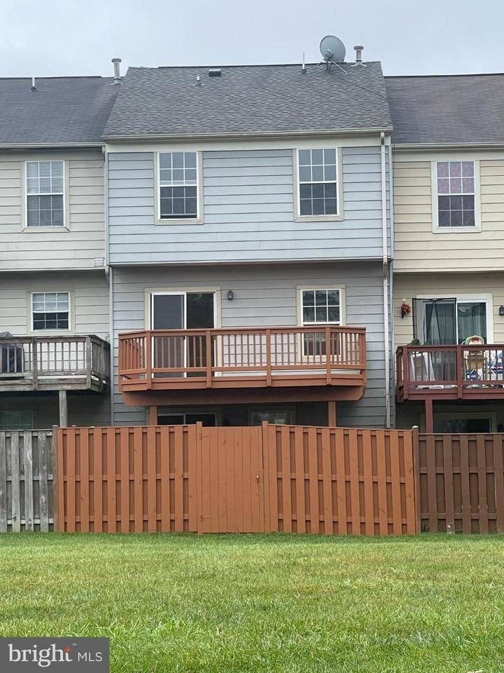 12885 Hyannis Ln - Photo 3 of 31