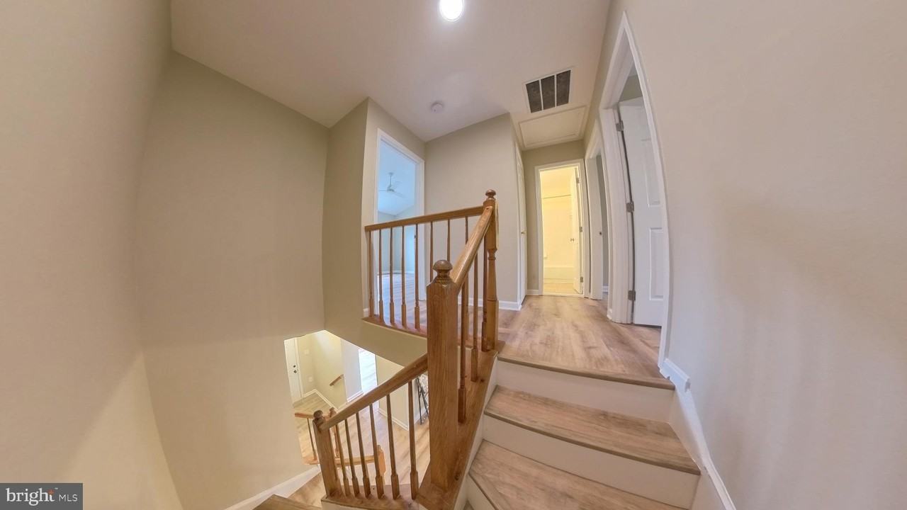 12885 Hyannis Ln - Photo 4 of 31