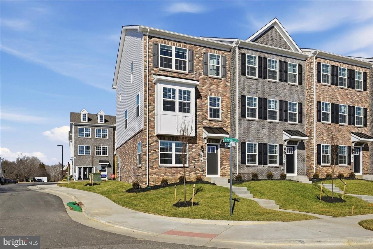 1829 Harvest Dr - Photo 3 of 39