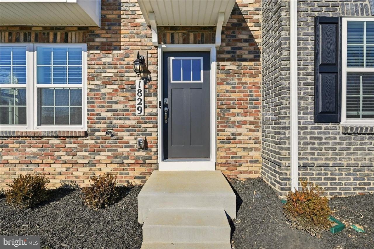 1829 Harvest Dr - Photo 4 of 39