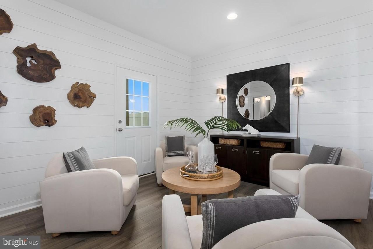 201 Hillsdale Pl - Photo 2 of 12