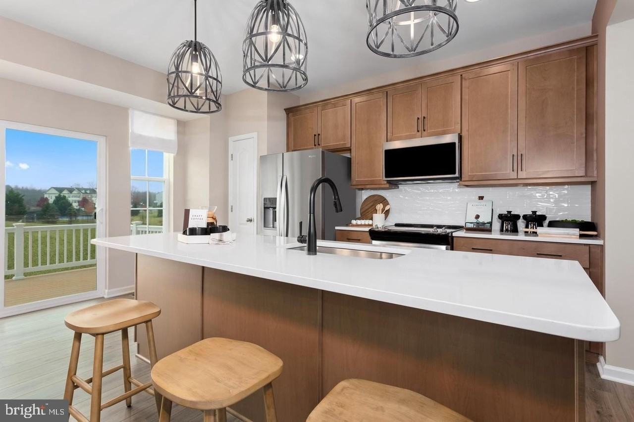 201 Hillsdale Pl - Photo 3 of 12