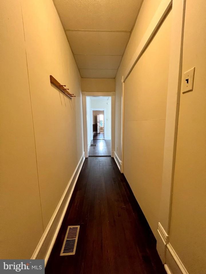 727 Virginia Ave - Photo 3 of 20