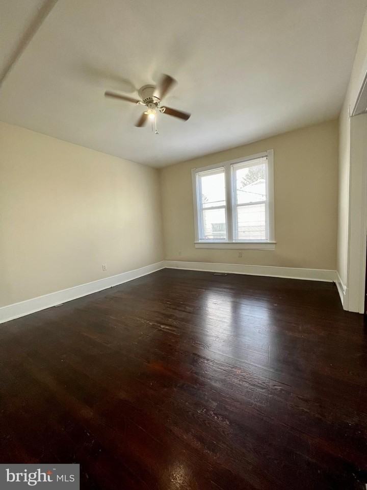 727 Virginia Ave - Photo 5 of 20