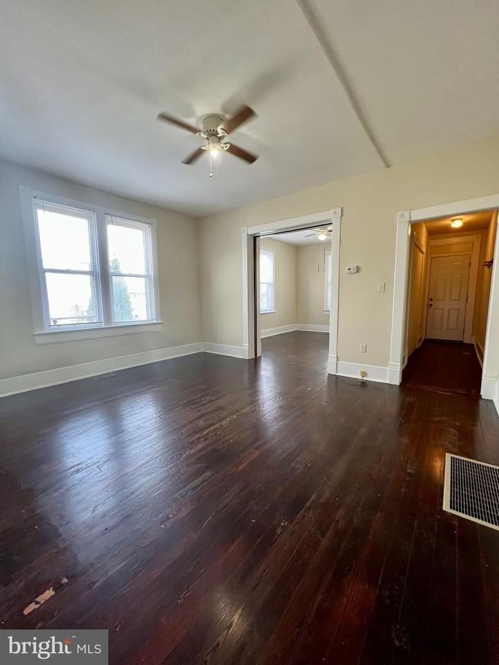 727 Virginia Ave - Photo 6 of 20