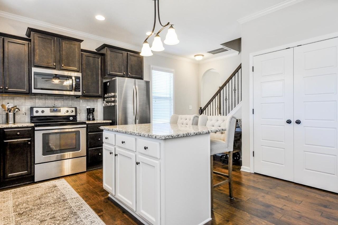 217 Balboa Pkwy - Photo 4 of 18