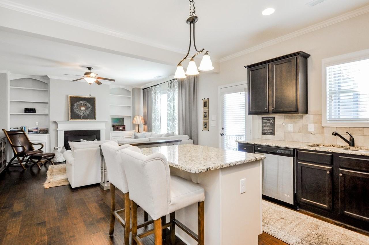 217 Balboa Pkwy - Photo 5 of 18