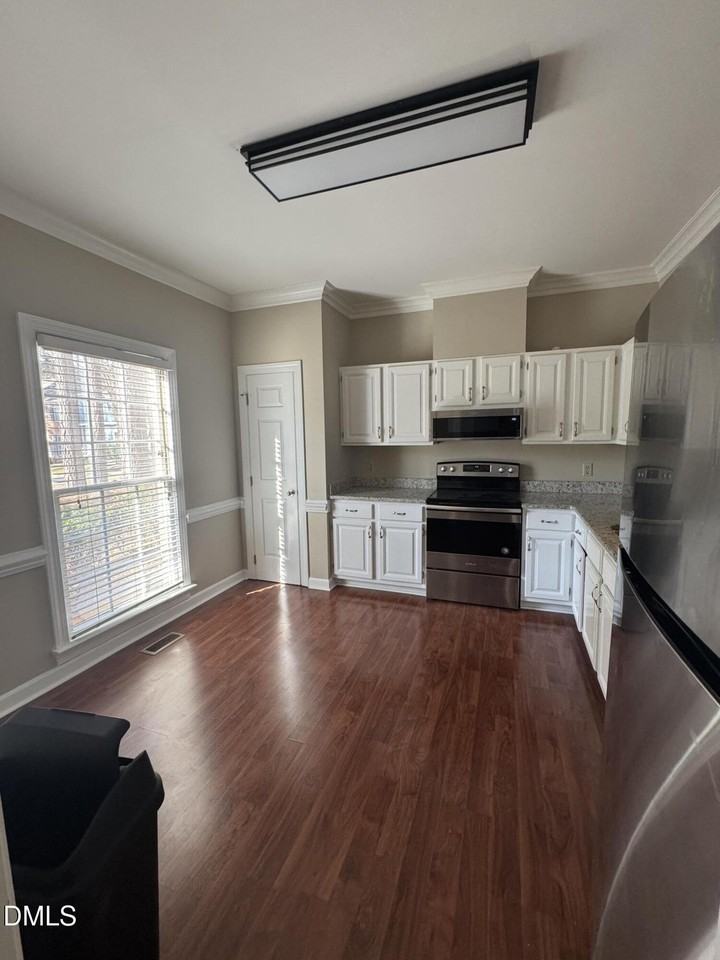 747 Weathergreen Dr - Photo 2 of 18