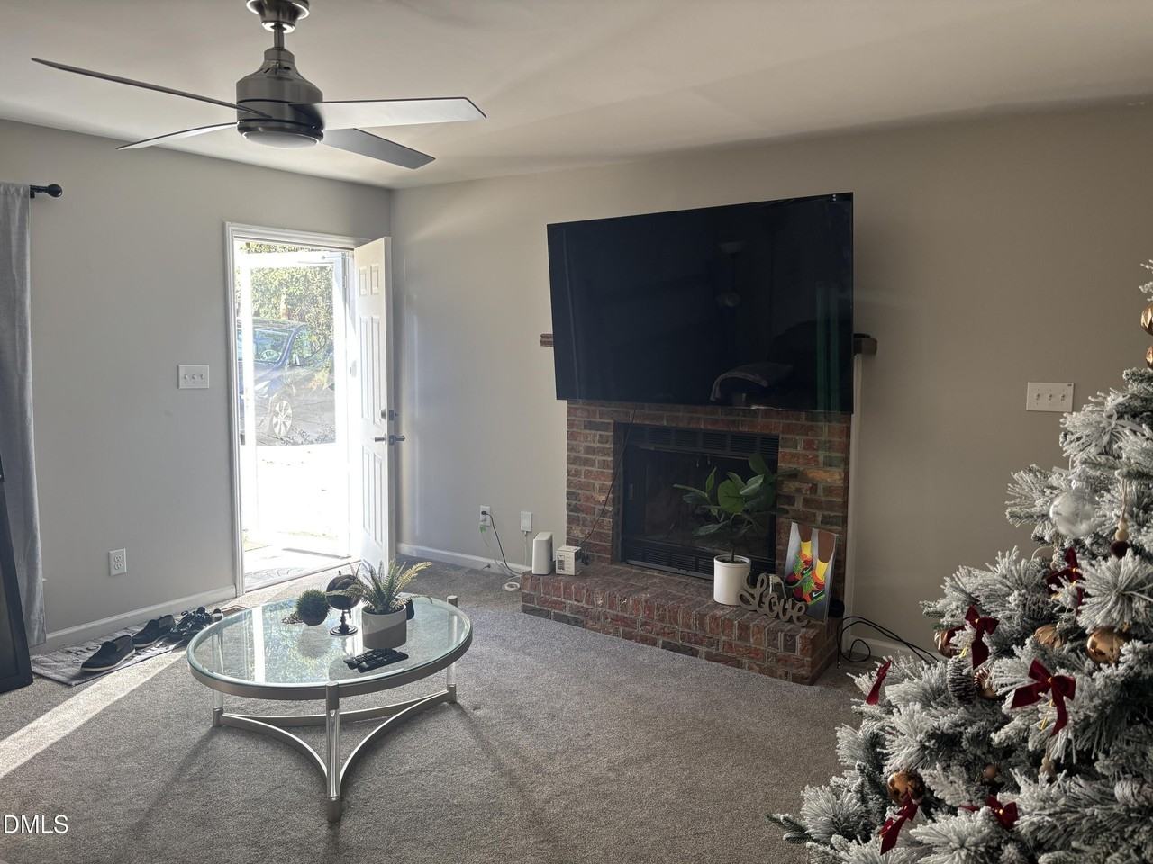 2922B Glenridge Dr - Photo 3 of 8