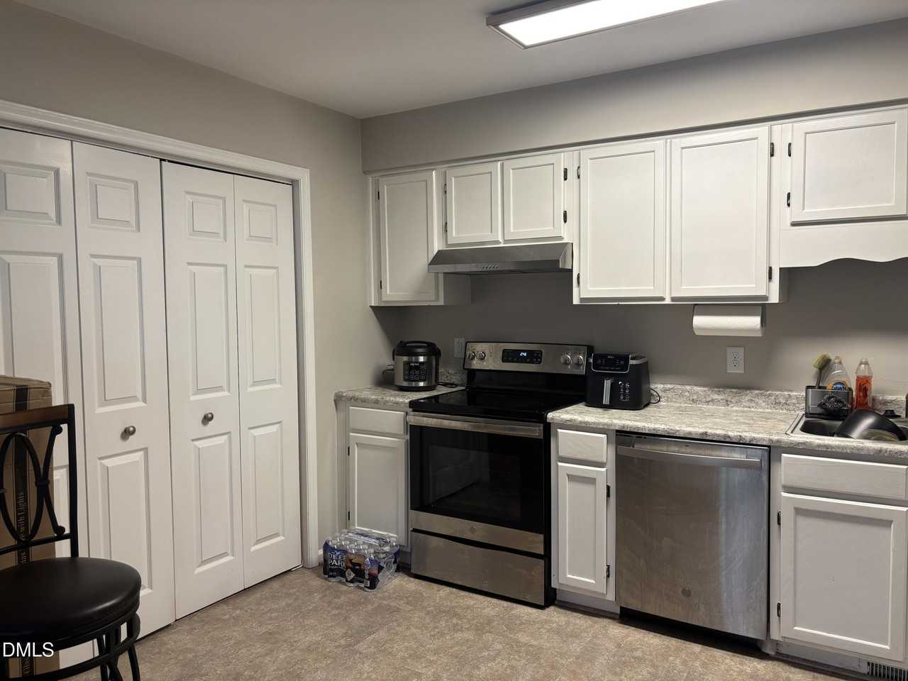 2922B Glenridge Dr - Photo 4 of 8