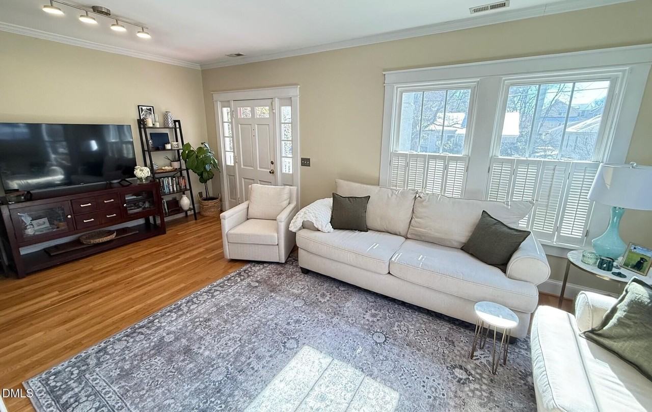 709 Holden St - Photo 5 of 29