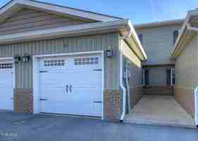 featured image of 93 Chucks Aly