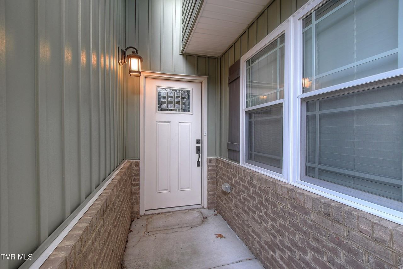 93 Chucks Aly - Photo 2 of 18