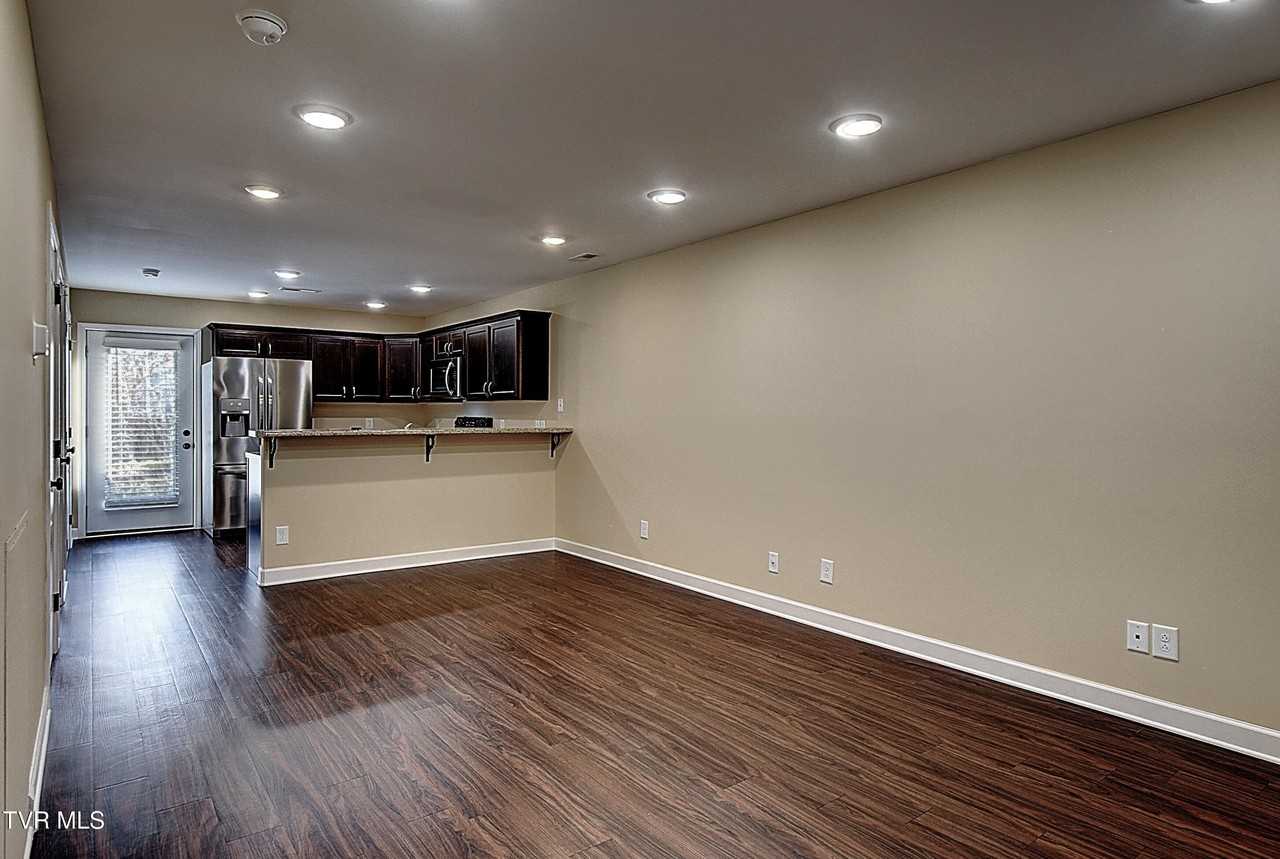 93 Chucks Aly - Photo 3 of 18