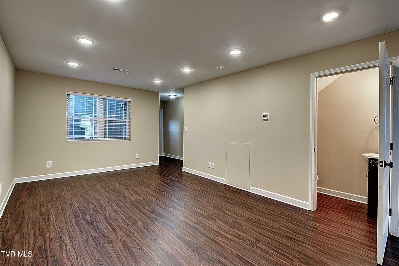 93 Chucks Aly - Photo 4 of 18