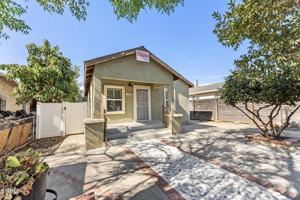featured image of 1129 La Puerta St