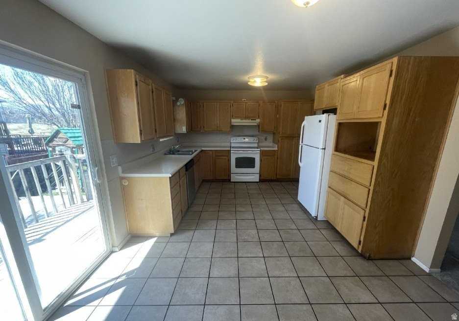 9140 S Judd Ln - Photo 4 of 10