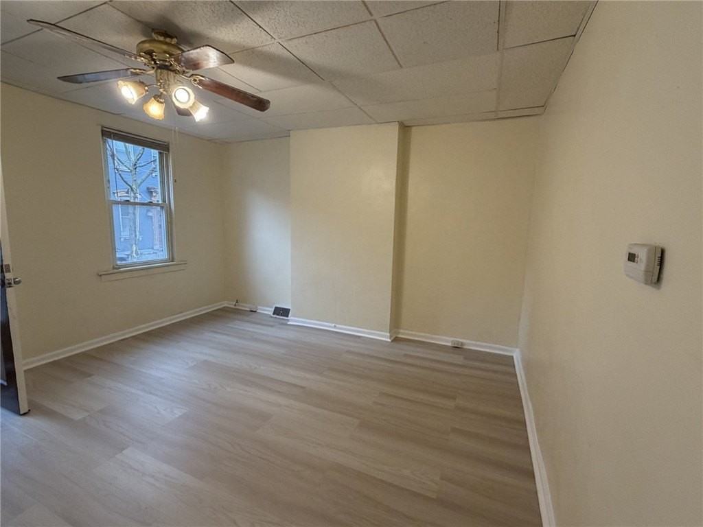 235 38th St - Photo 7 of 32