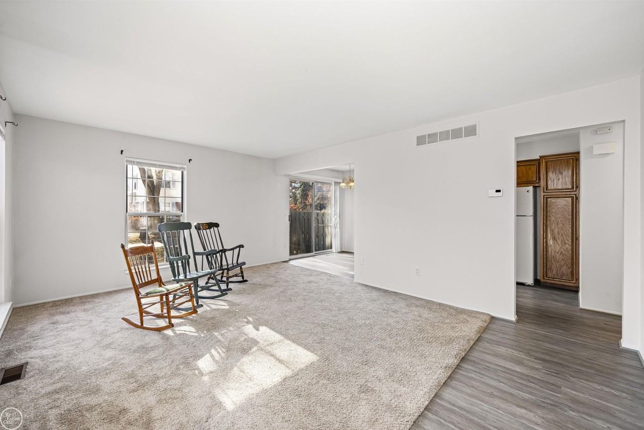 24597 N Meadow Dr #63-16 - Photo 2 of 38