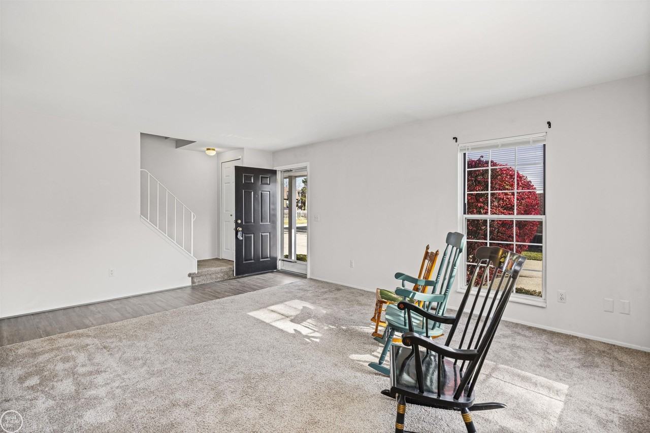 24597 N Meadow Dr #63-16 - Photo 4 of 38