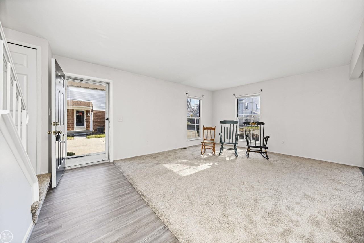 24597 N Meadow Dr #63-16 - Photo 5 of 38