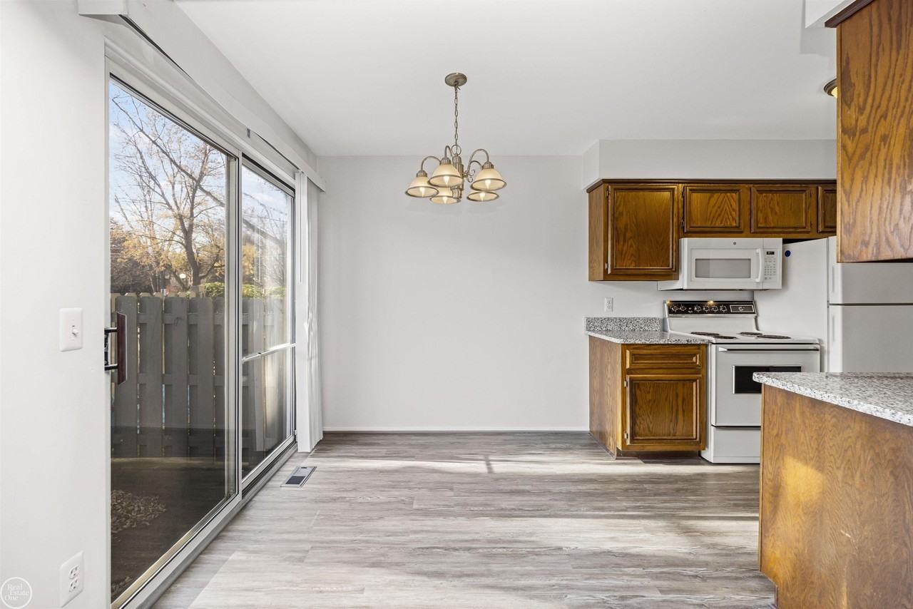 24597 N Meadow Dr #63-16 - Photo 7 of 38