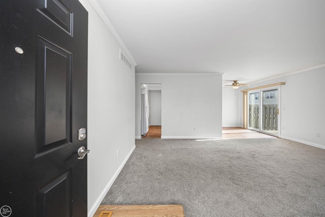 24692 N Meadow Dr #9-3 - Photo 2 of 36