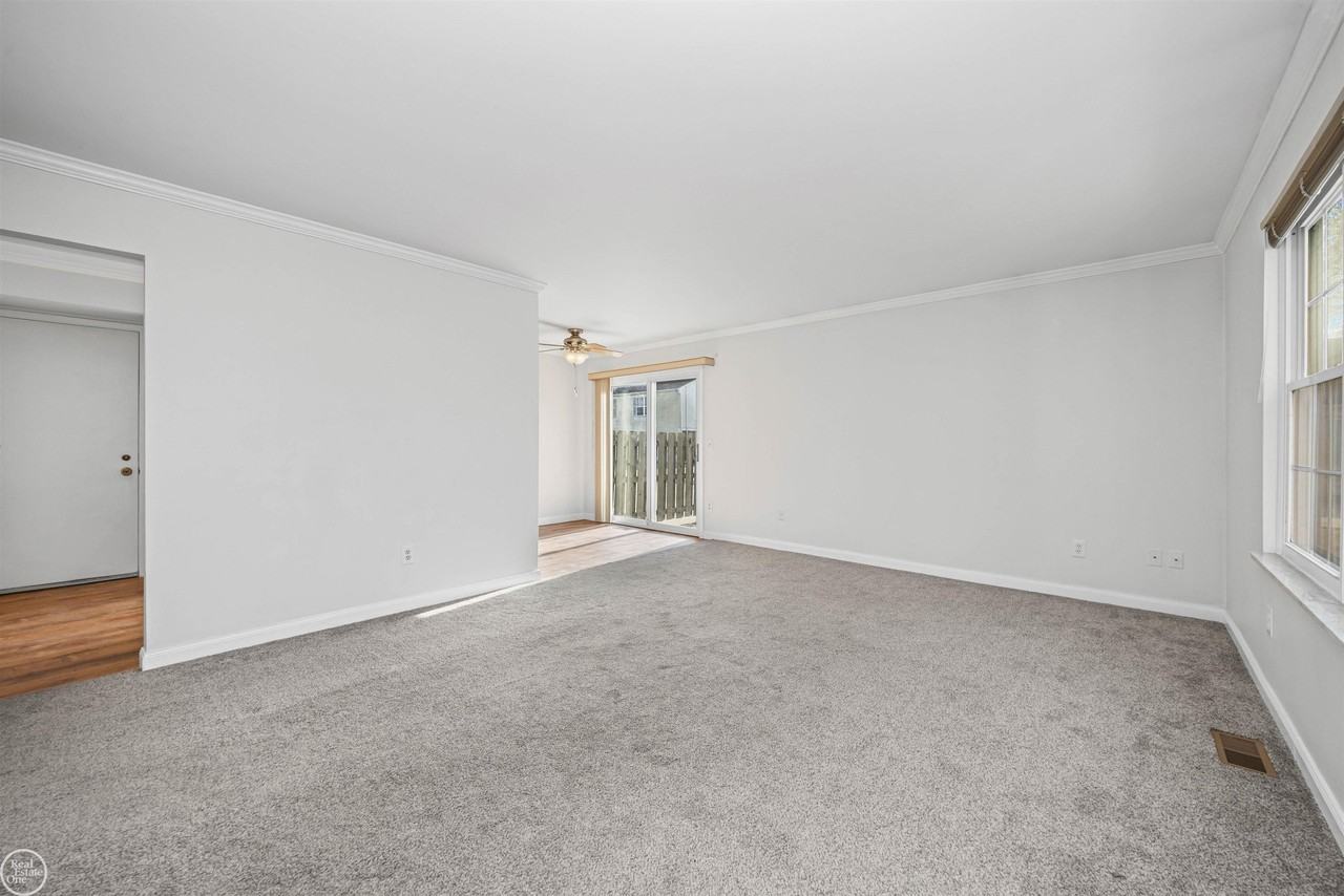 24692 N Meadow Dr #9-3 - Photo 3 of 36