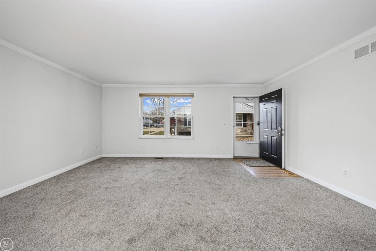 24692 N Meadow Dr #9-3 - Photo 4 of 36