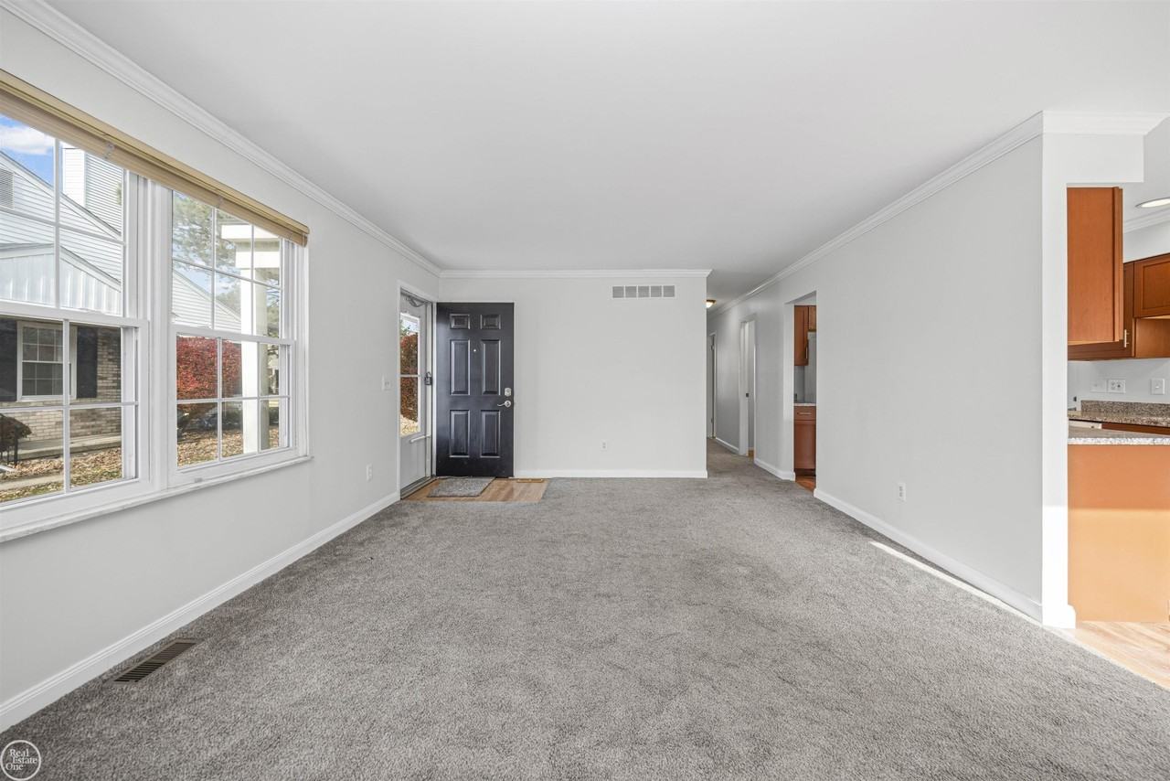 24692 N Meadow Dr #9-3 - Photo 5 of 36