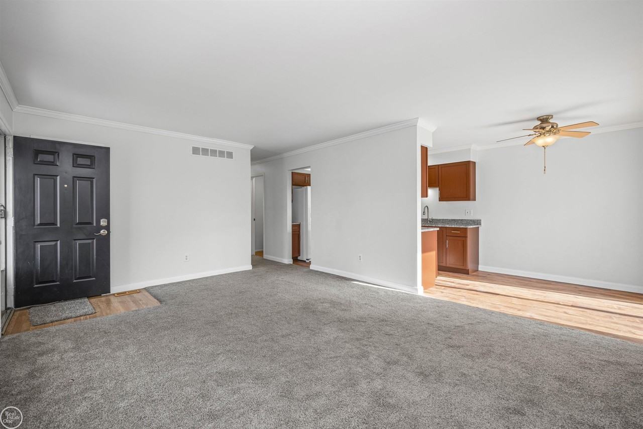 24692 N Meadow Dr #9-3 - Photo 6 of 36