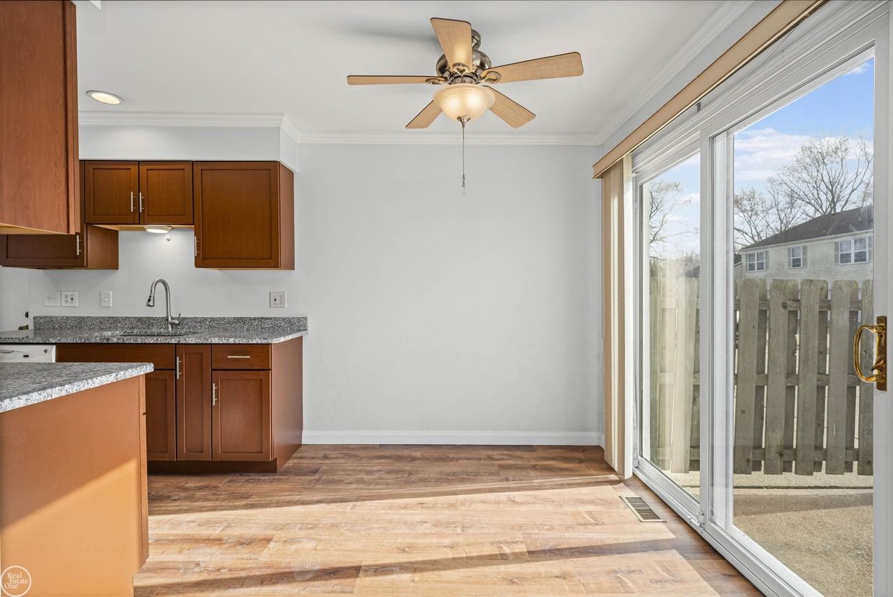 24692 N Meadow Dr #9-3 - Photo 7 of 36