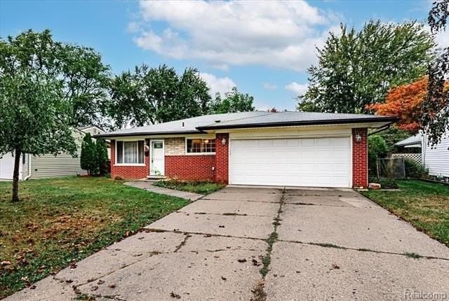 11809 Meteor Dr - Photo 3 of 33