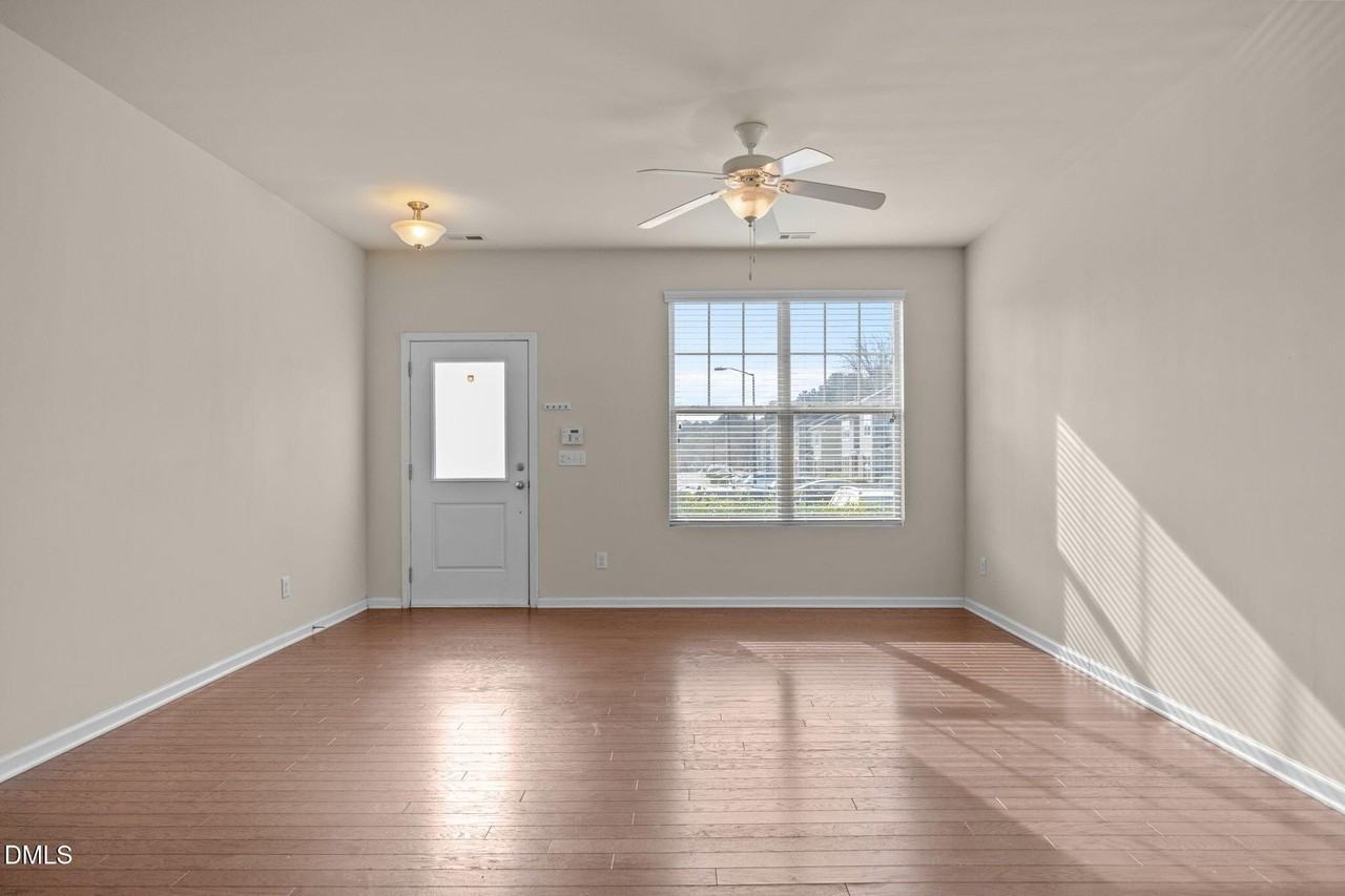 232 Mt Evans Dr - Photo 3 of 21