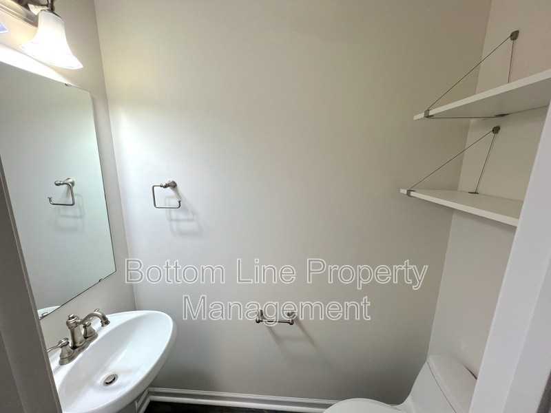 702 Perth Dr - Photo 3 of 18