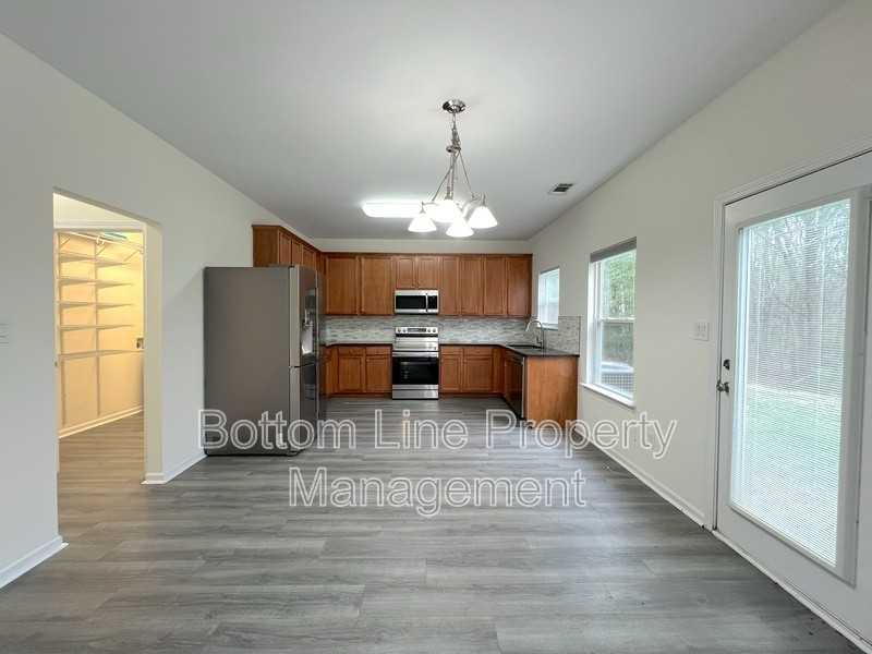 702 Perth Dr - Photo 4 of 18