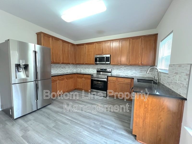 702 Perth Dr - Photo 5 of 18