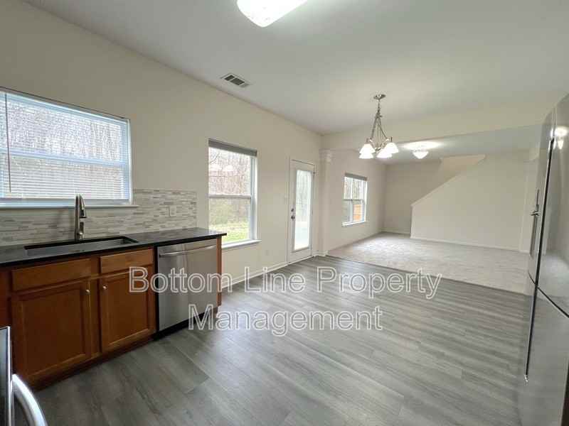 702 Perth Dr - Photo 6 of 18