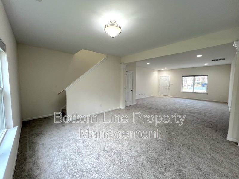 702 Perth Dr - Photo 7 of 18