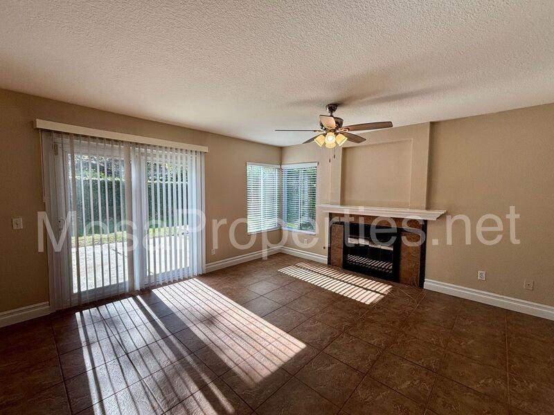 15572 Ficus St - Photo 7 of 25